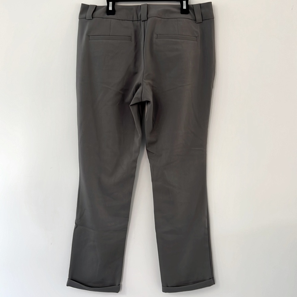 Old Navy Women’s Pants size 8 in Gray with Cuffs - Picture 4 of 6